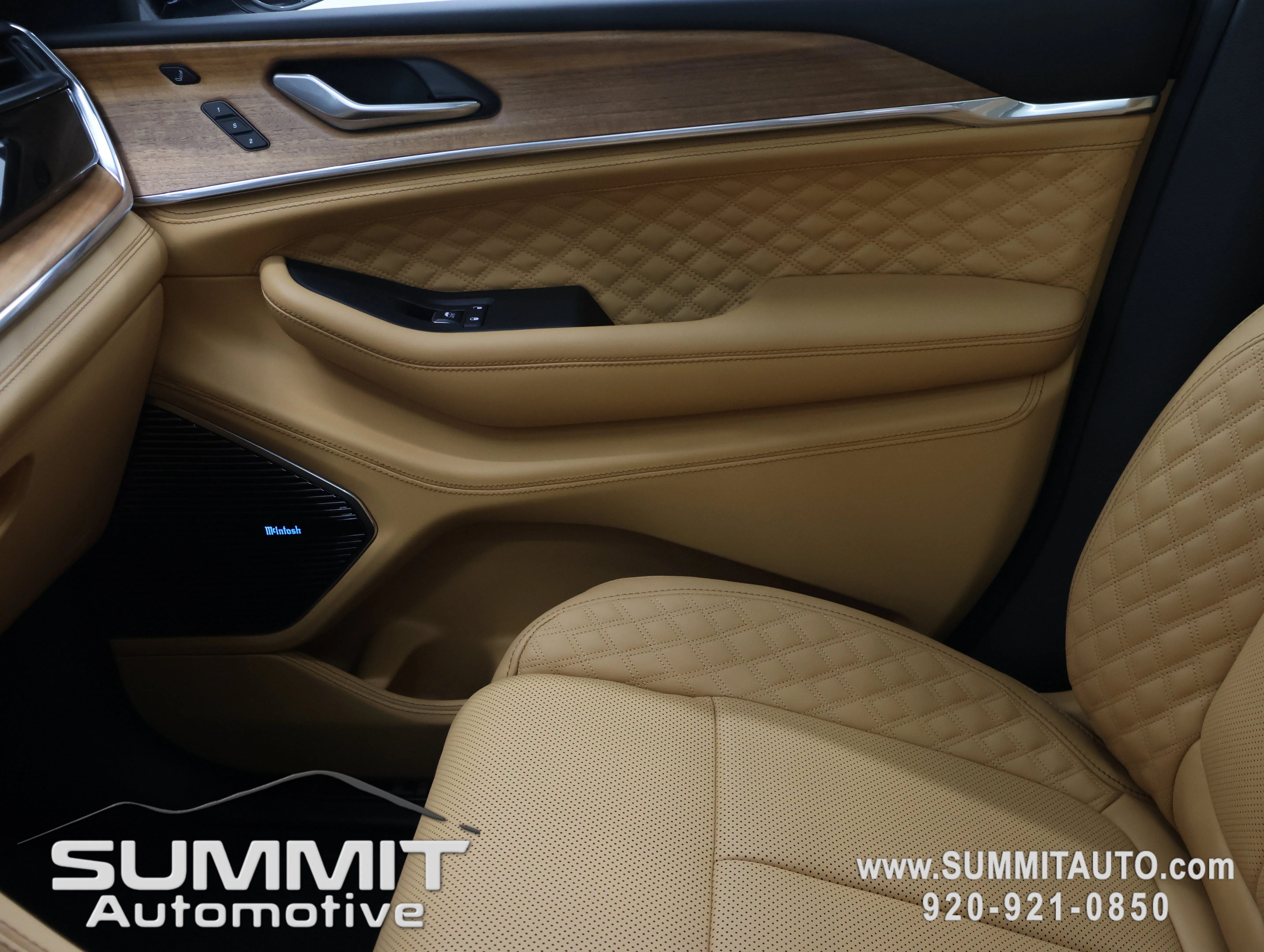 New 2026 Diamond Black Crystal Pearl-Coat Exterior Paint Jeep Summit image 14