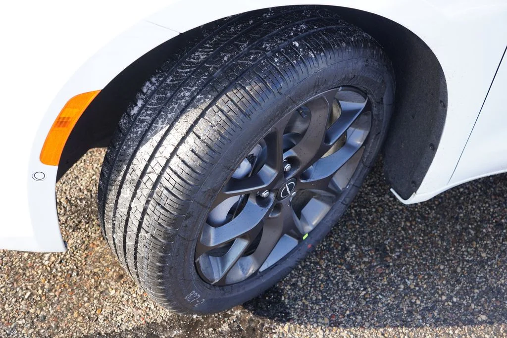 New 2026 Bright White Clear-Coat Exterior Paint Chrysler Select image 9