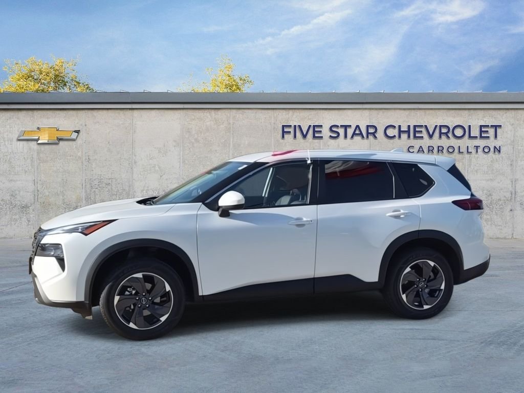 Used 2025 White Nissan SV image 4
