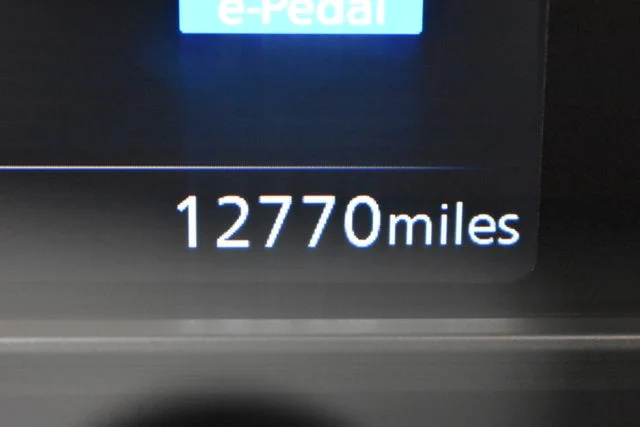 Used 2022 Silver Nissan SV Plus image 25