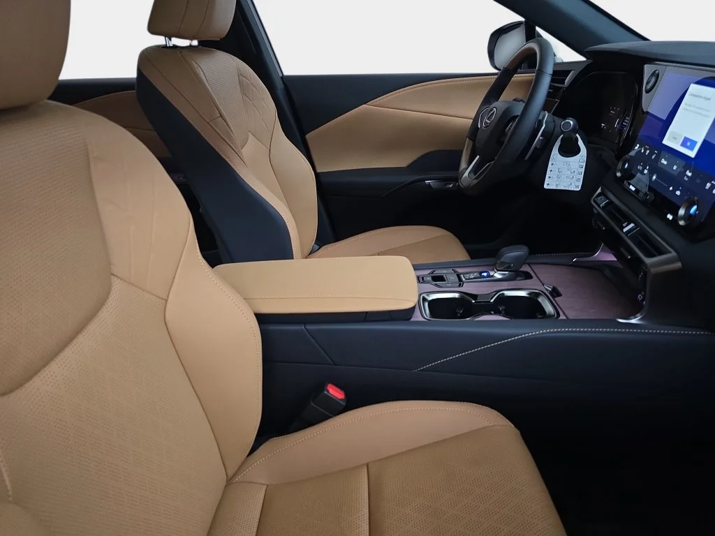 New 2026 Eminent White Pearl Lexus PREMIUM PLUS image 9