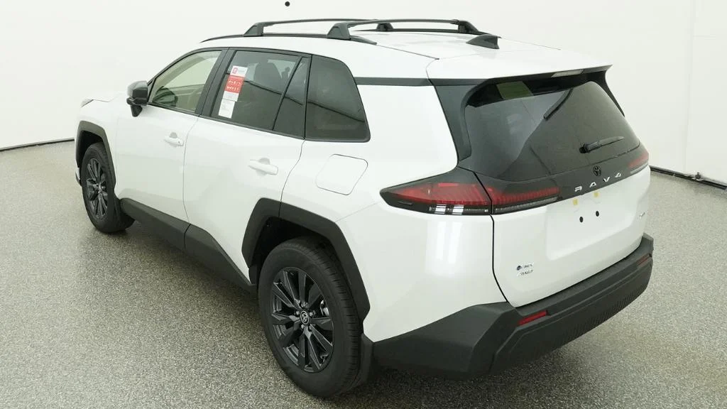 New 2026 Wind Chill Pearl Toyota XLE Premium image 11