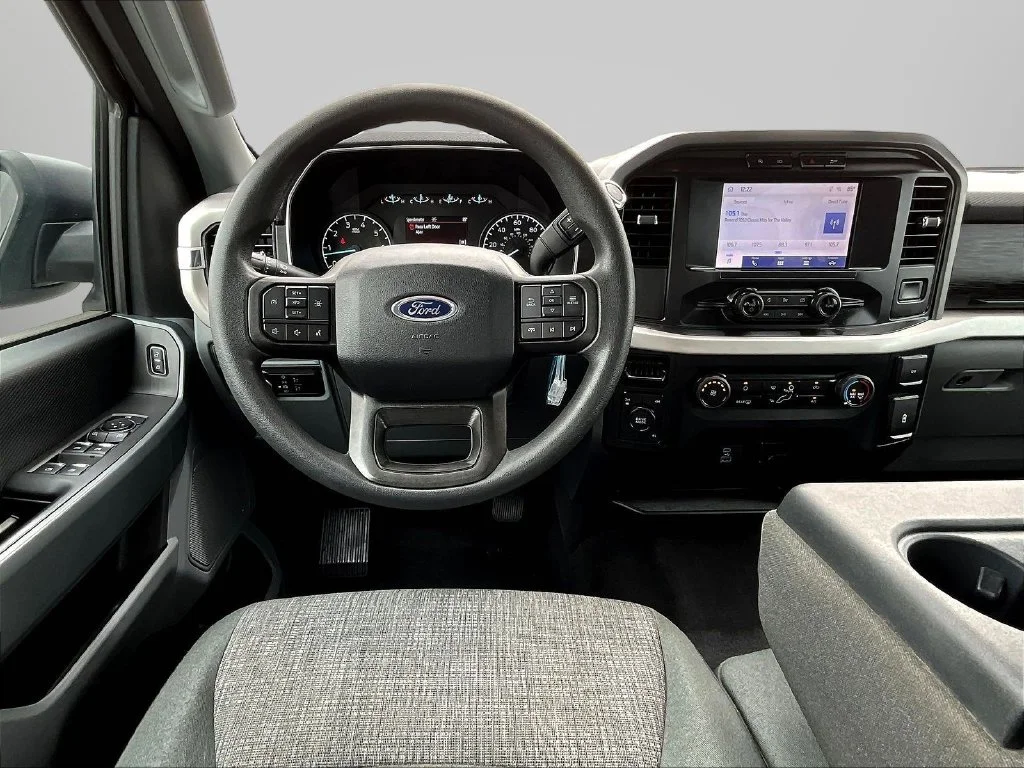 Used 2023 Silver Ford XLT image 9