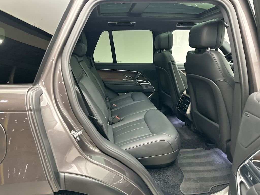 Used 2024 Charente Gray Premium Metallic Land Rover SE image 19