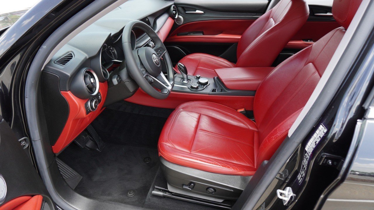 Used 2018 Black Alfa Romeo  image 13