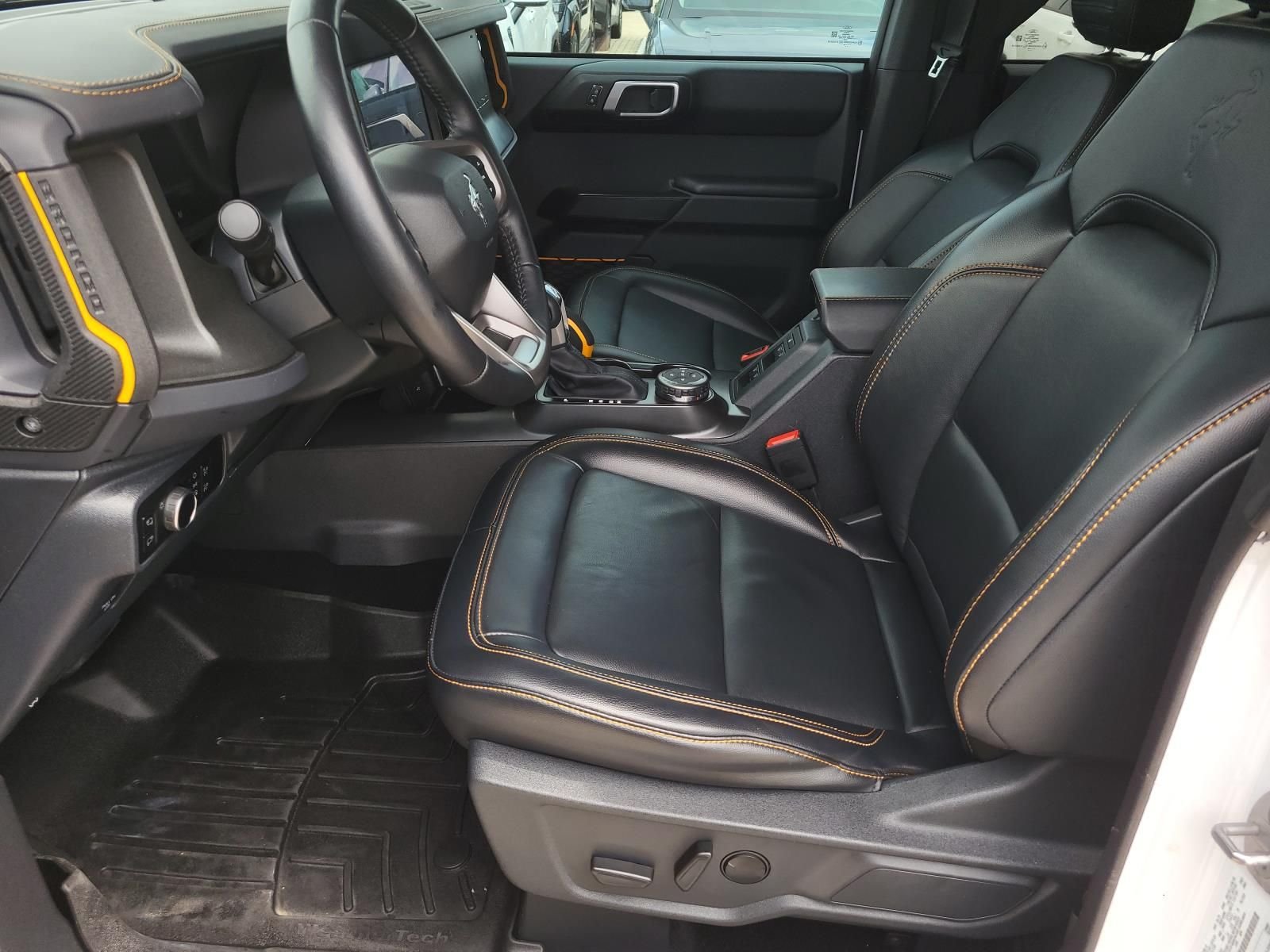 Used 2024 Oxford White Ford Badlands image 18