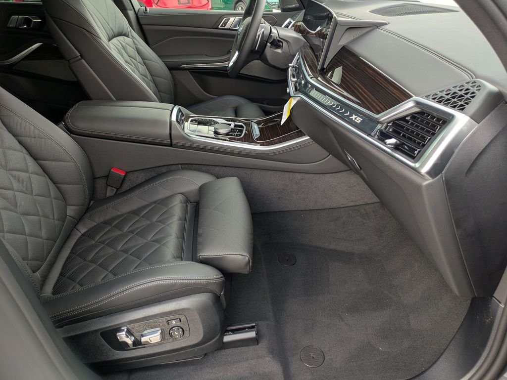New 2026 Dravit Grey Metallic BMW xDrive40i image 25