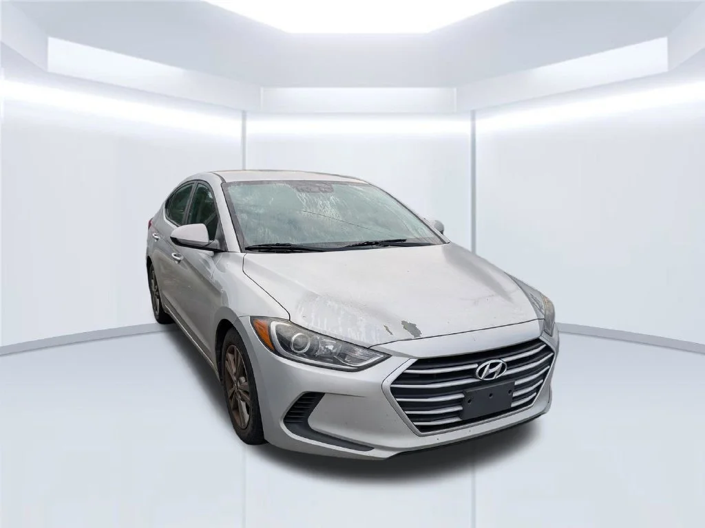 Used 2018 Silver Hyundai SEL image 4