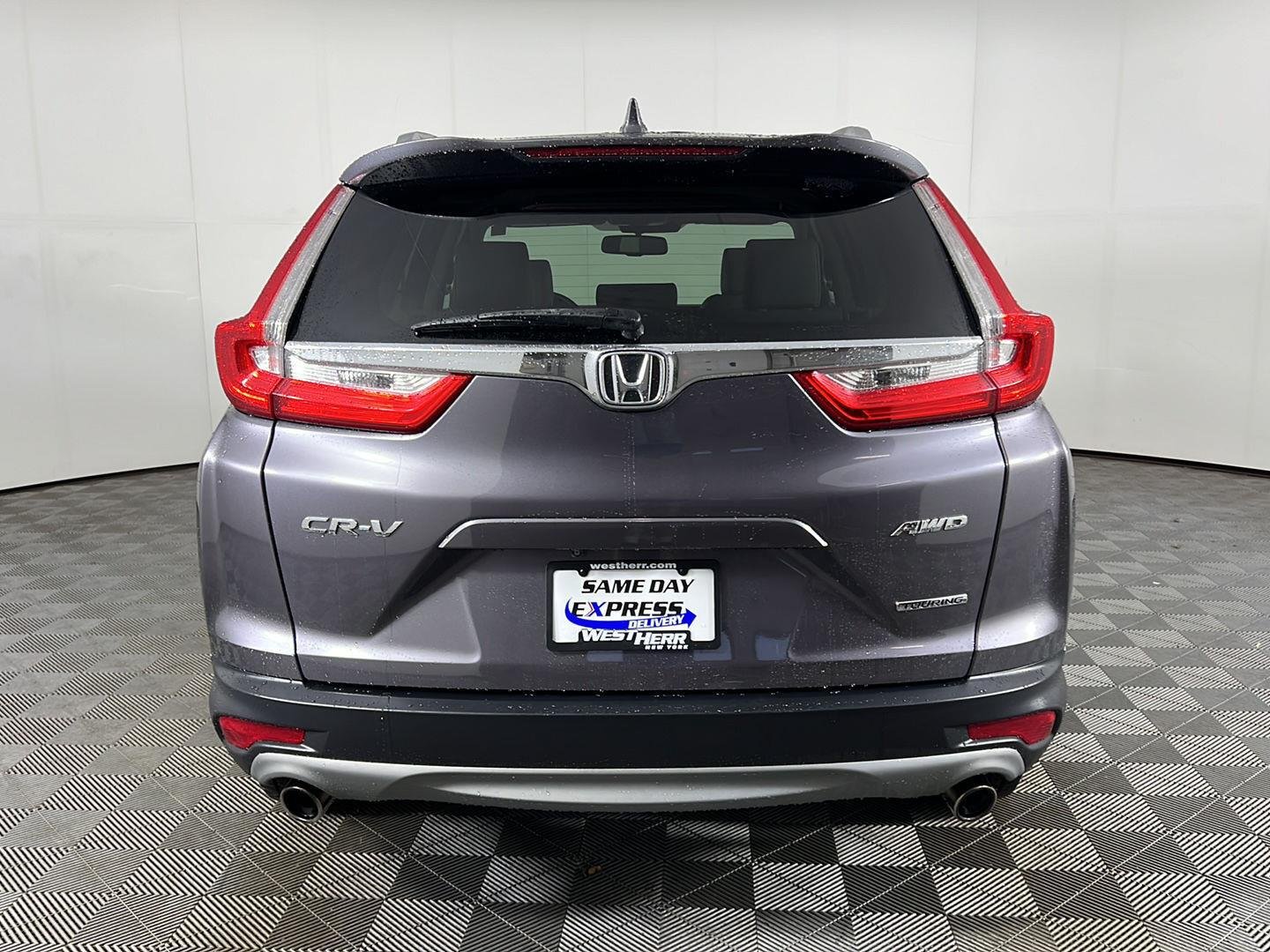 Used 2018 Modern Steel Metallic Honda Touring image 6