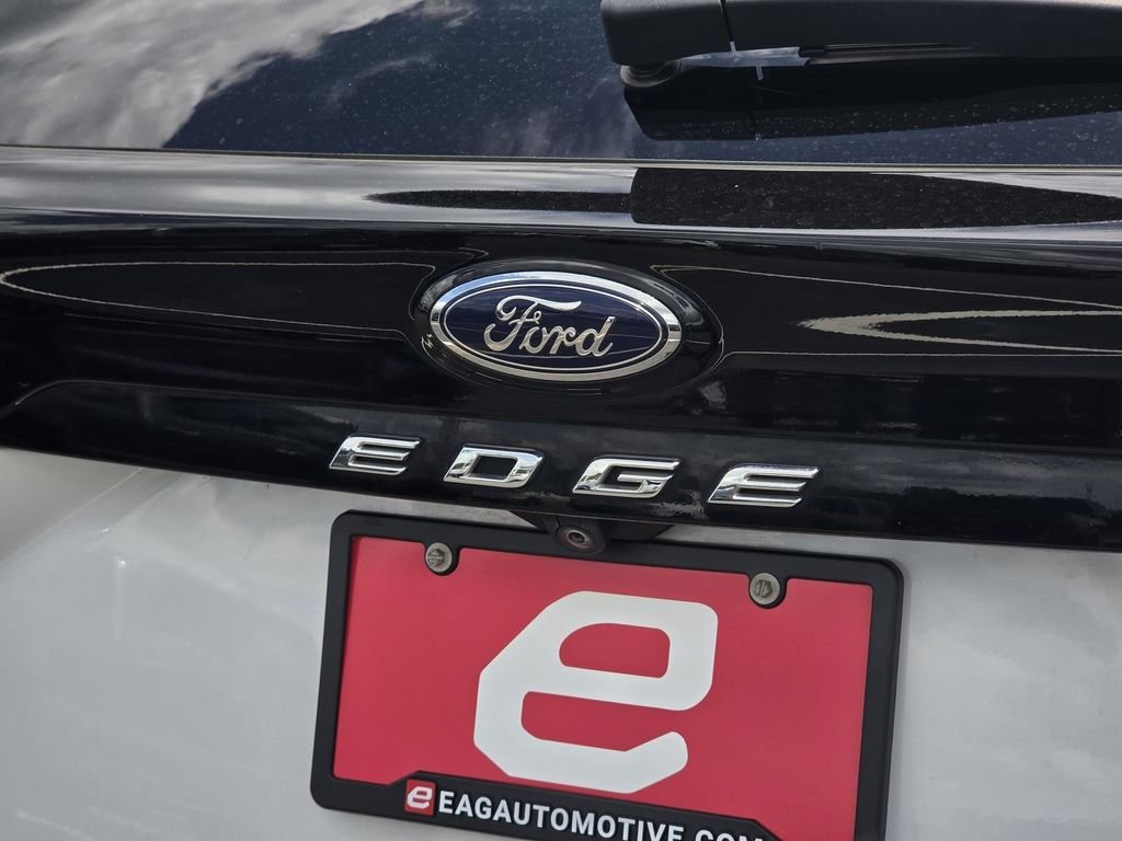 Used 2023 Oxford White Ford SE image 48