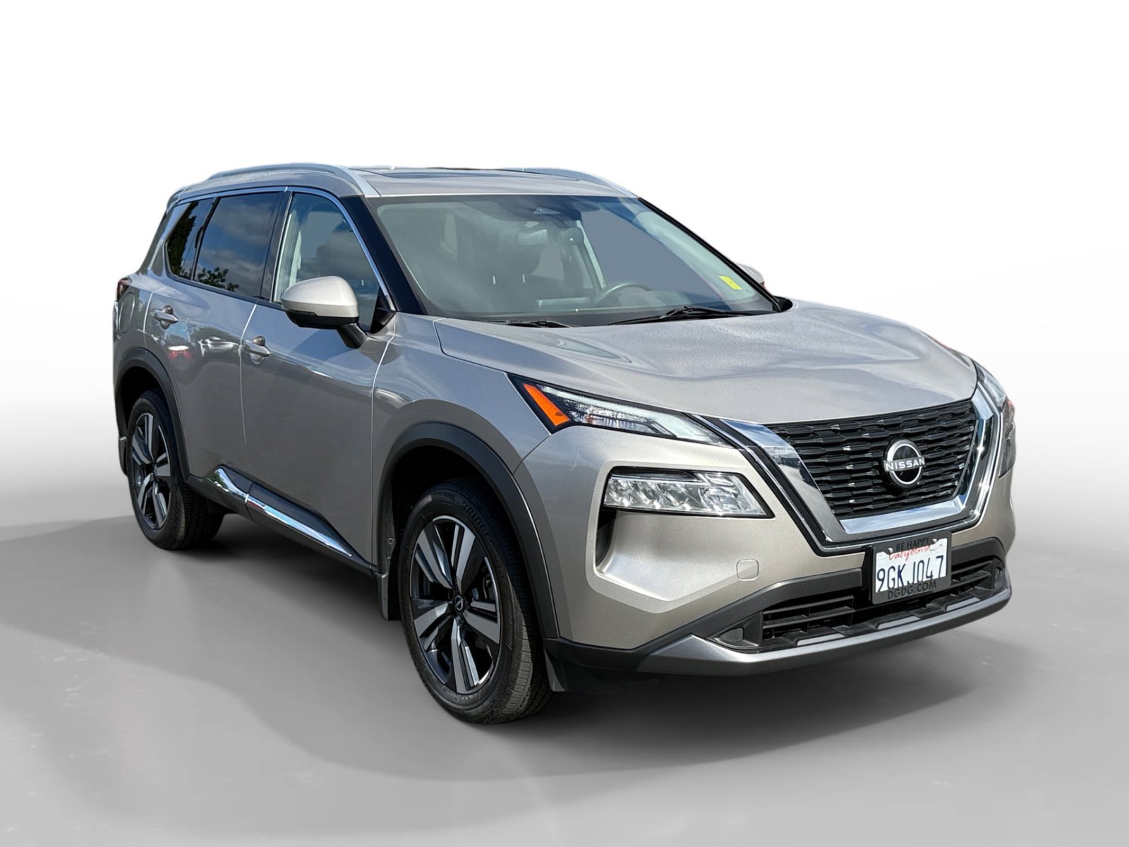 Used 2023 Champagne Silver Nissan SL image 7
