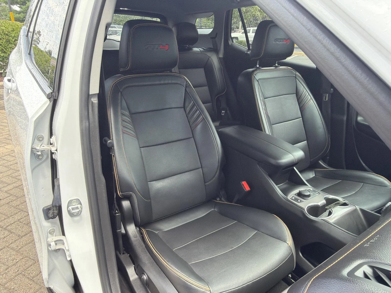 Used 2023 Summit White GMC AT4 image 31