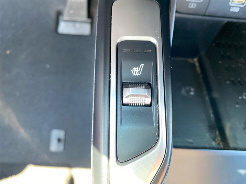 Used 2023 Snow White Pearl Kia EX image 15