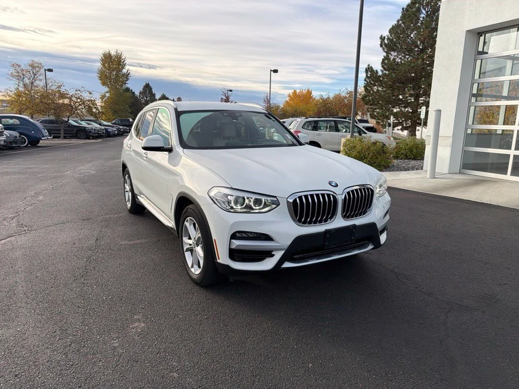 Used 2021 Alpine White BMW xDrive30e image 7