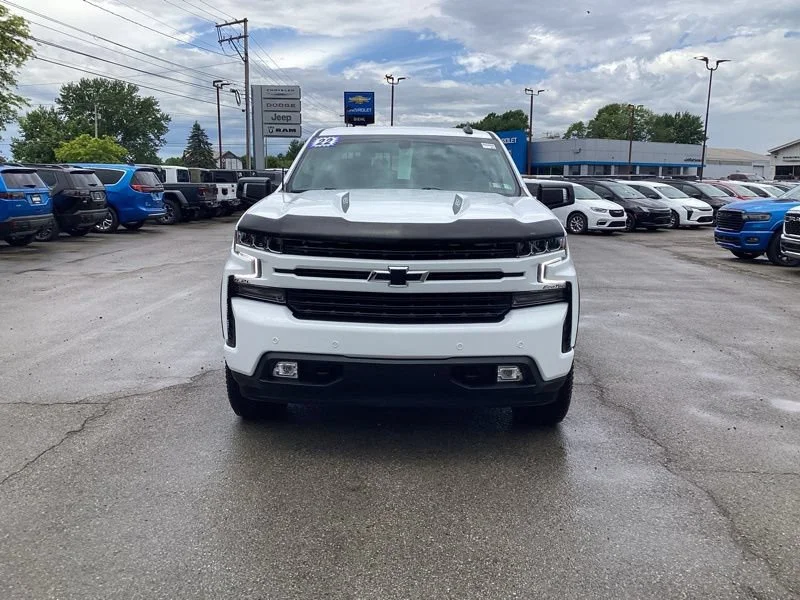 Used 2022 Summit White Chevrolet RST image 2