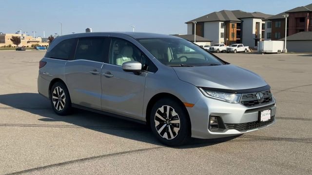 Certified Used 2026 Solar Silver Metallic Honda EX-L image 36