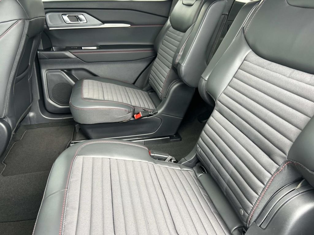New 2026 Star White Metallic Tri-Coat Ford ST-Line image 13