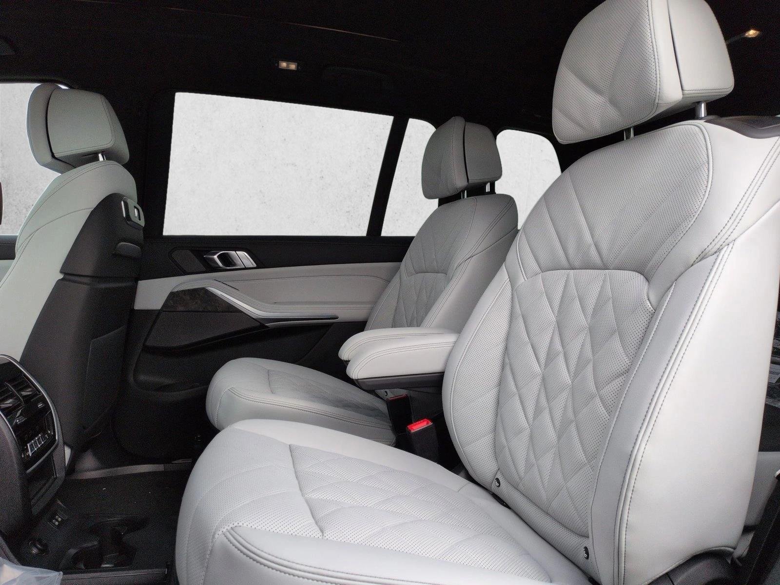 Used 2026 Wildberry Metallic BMW xDrive40i image 16