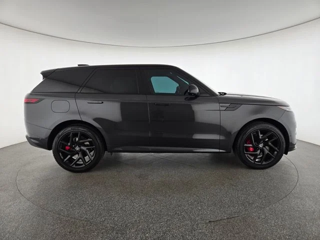 Used 2023 Gray Land Rover SE Dynamic image 6