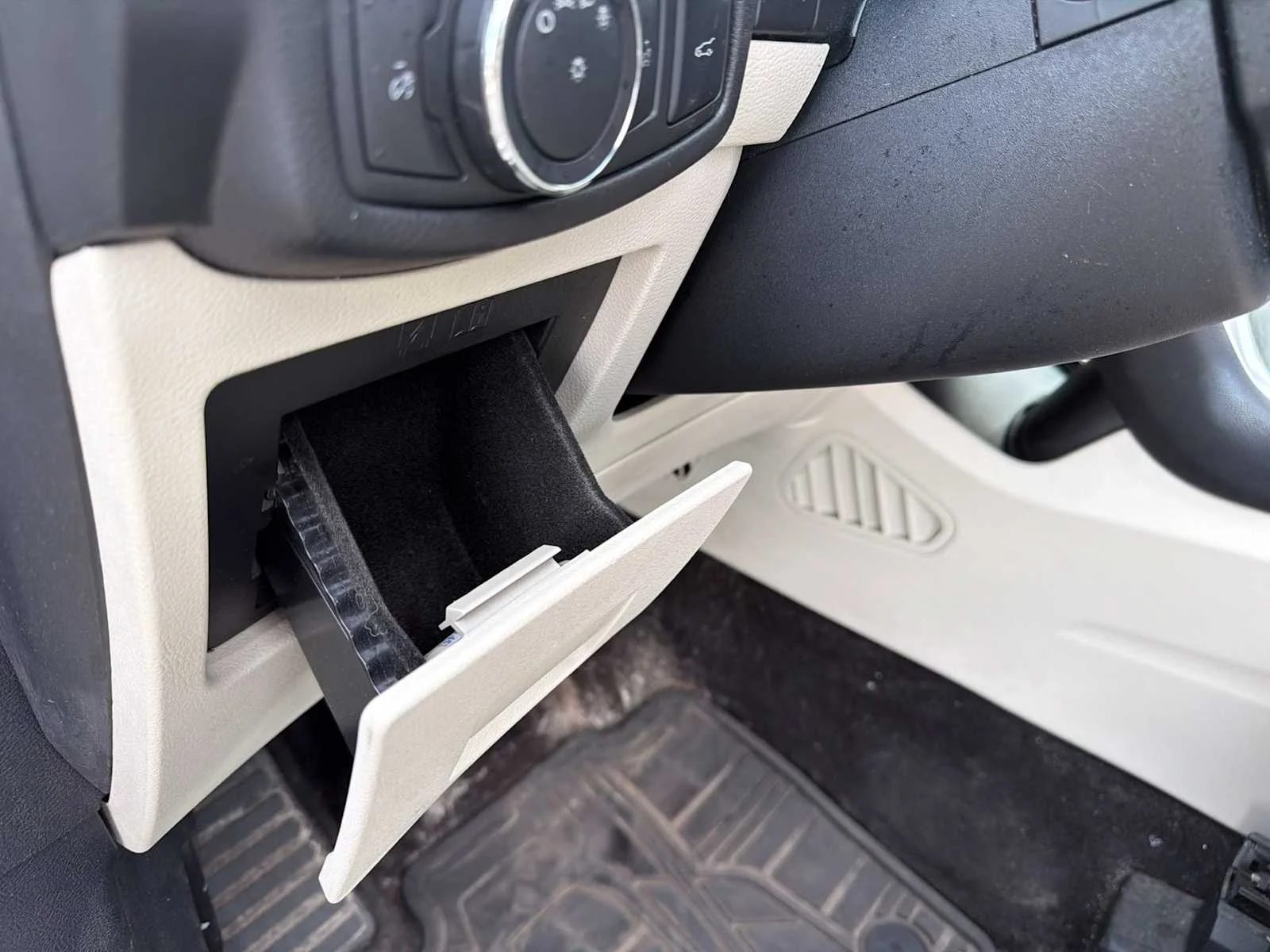 Used 2015 White Platinum Metallic Tri-Coat Ford Titanium image 24