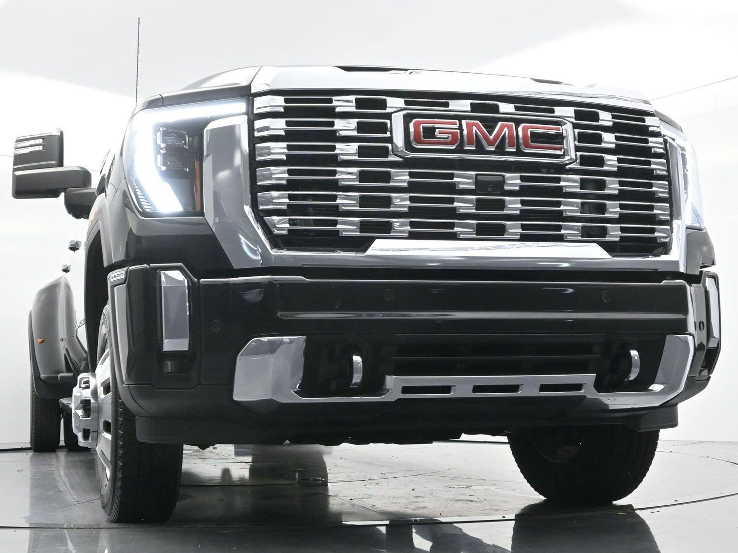 Used 2024 Onyx Black GMC Denali image 43