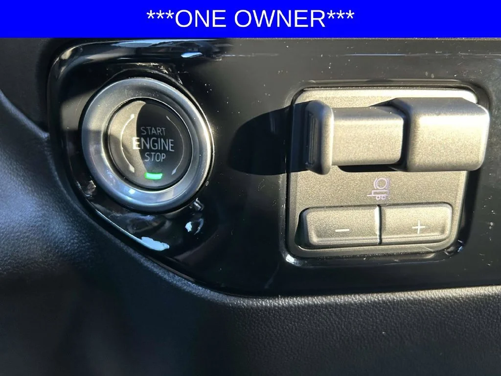 Used 2025 Sterling Gray Metallic Chevrolet LT (2FL) image 21