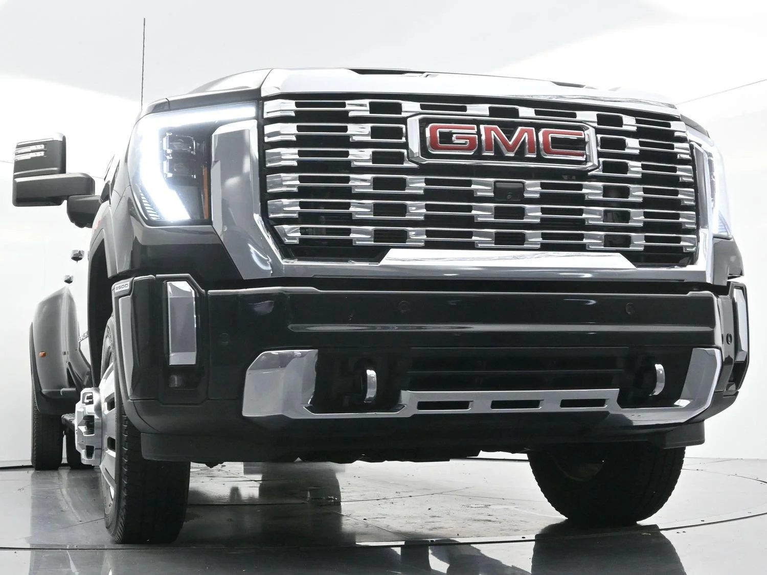 Used 2024 Onyx Black GMC Denali image 43