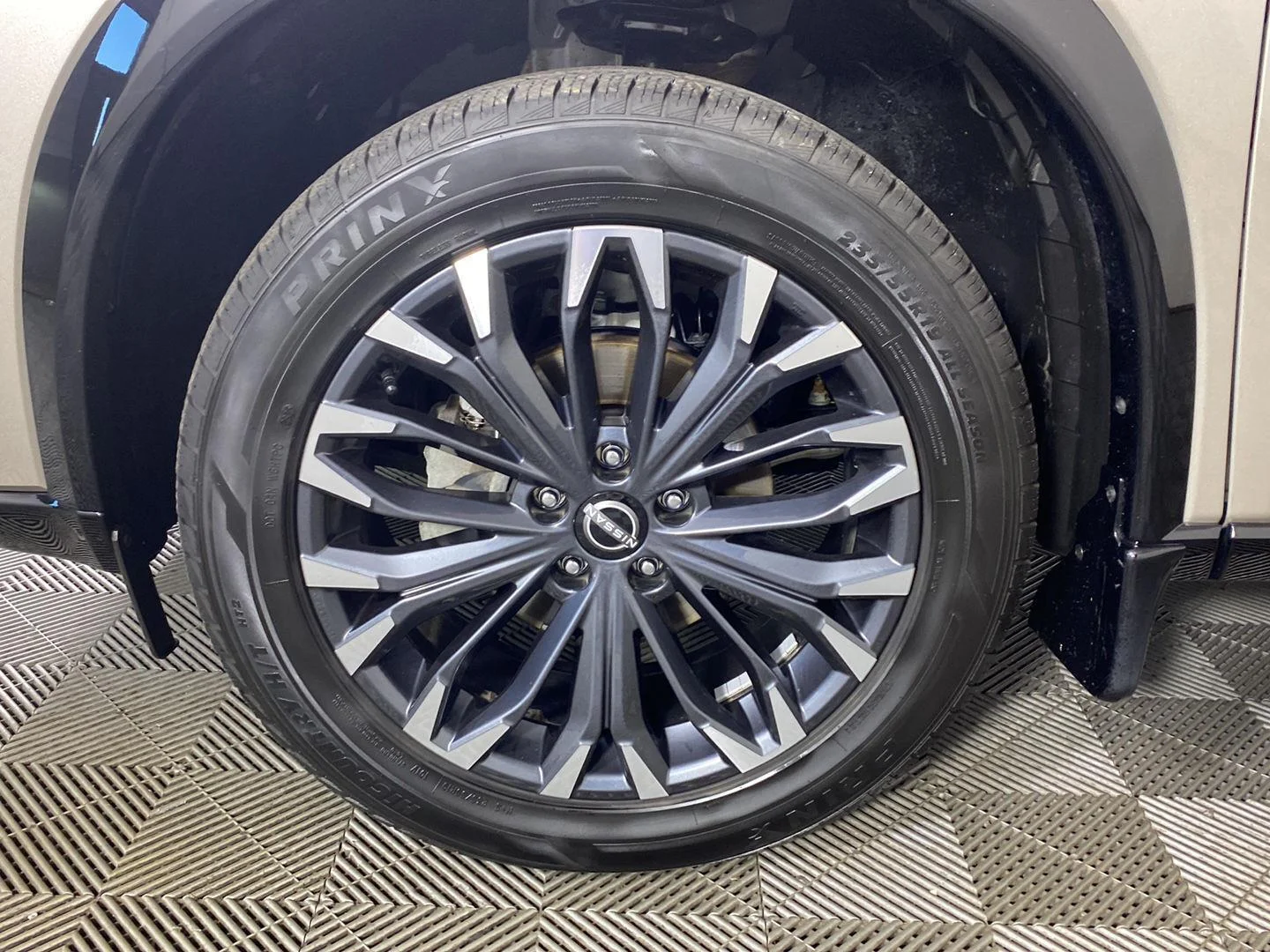 Used 2024 Champagne Silver Metallic/Super Black Nissan Platinum image 14