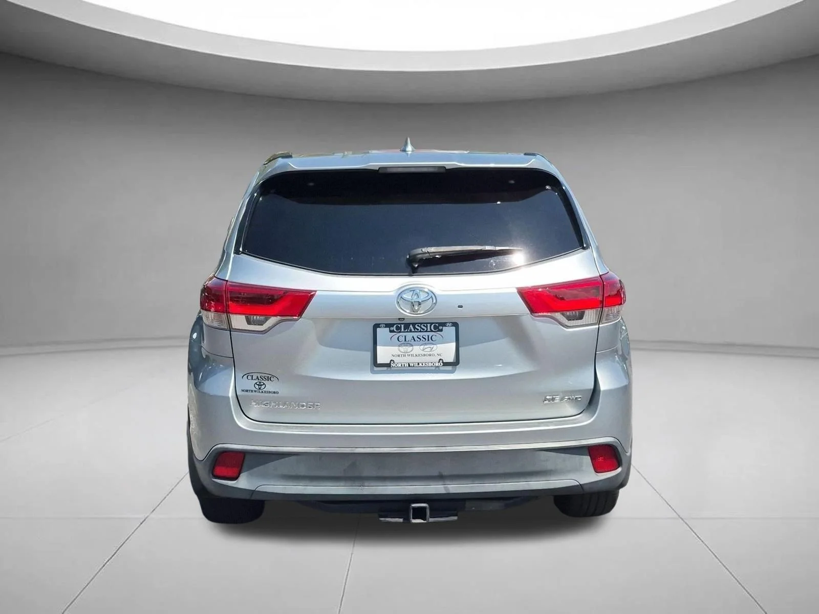 Used 2018 Celestial Silver Metallic Toyota SE image 4