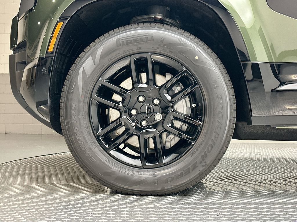 New 2026 Woolstone Green Land Rover X-Dynamic SE image 13