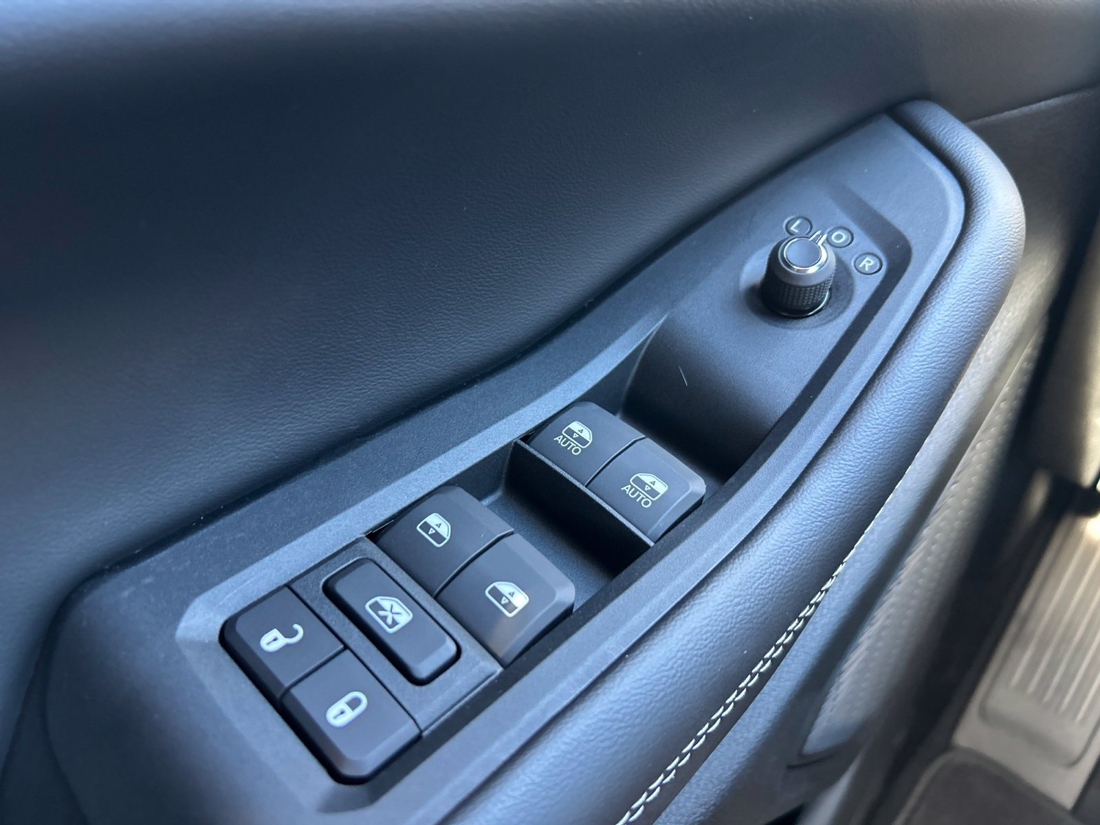 New 2027 High-Gloss Black Paint Jeep Laredo Altitude image 24