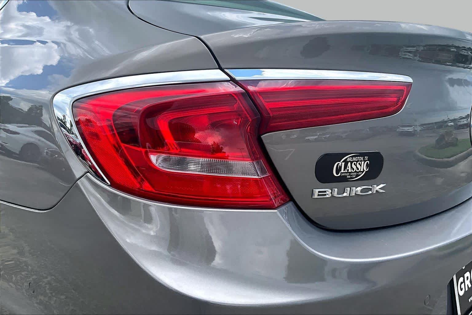 Used 2017  Buick  image 27