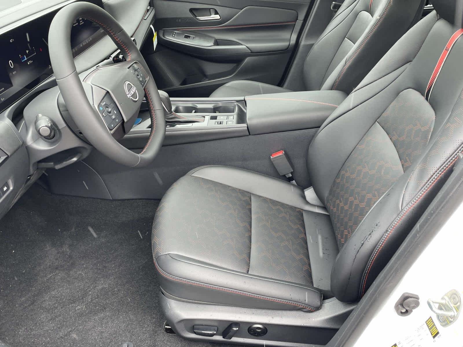 New 2027 Aspen White Tricoat/Super Black Nissan SR image 16