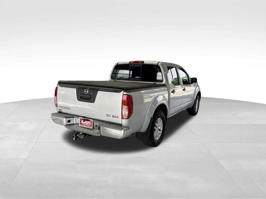 Used 2016 Silver Nissan SV image 5