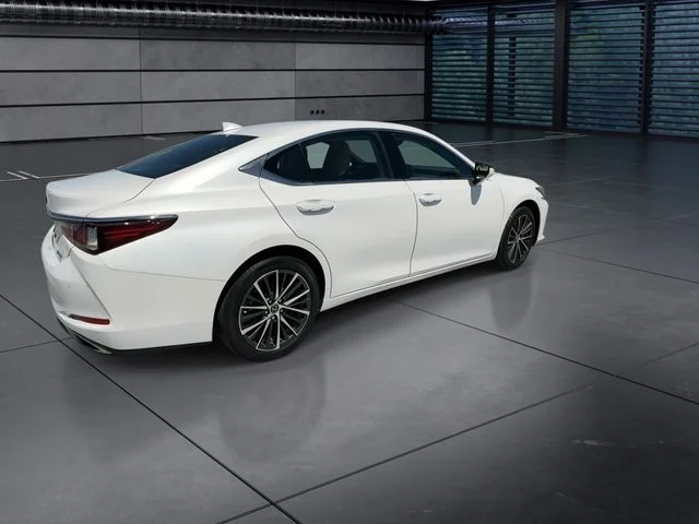 Used 2024 White Lexus 350 image 8