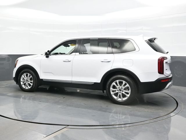 Used 2022 White Kia LX image 3