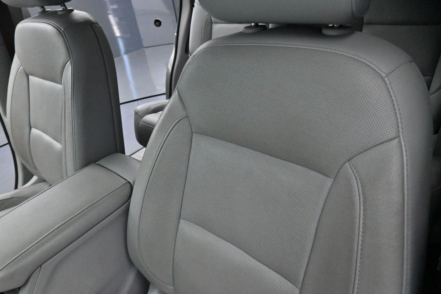 Used 2019 PEPPERDUST METALLIC GMC SLT image 18