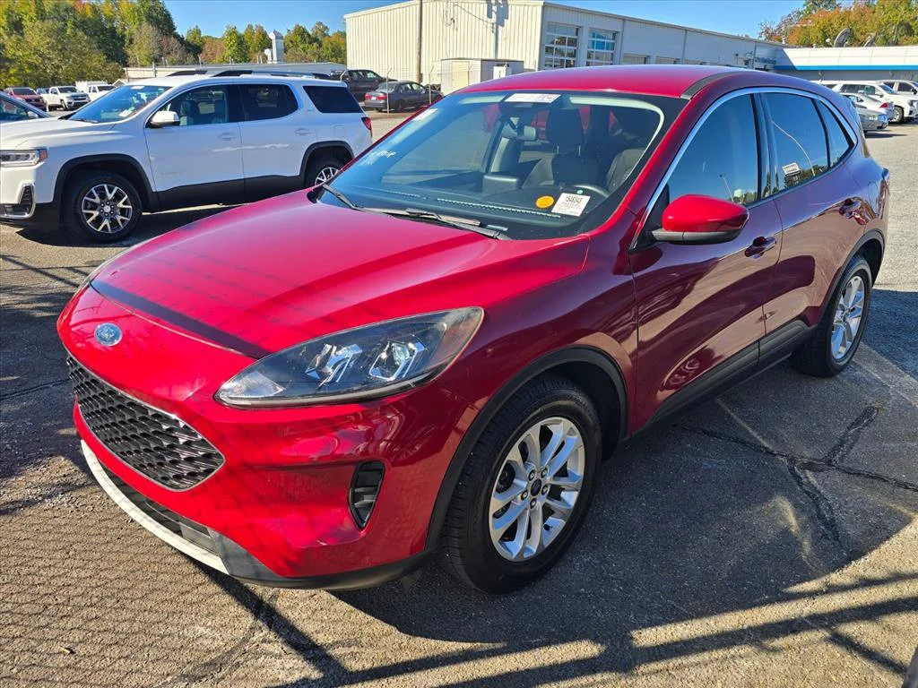 Used 2021 Red Ford SE image 2