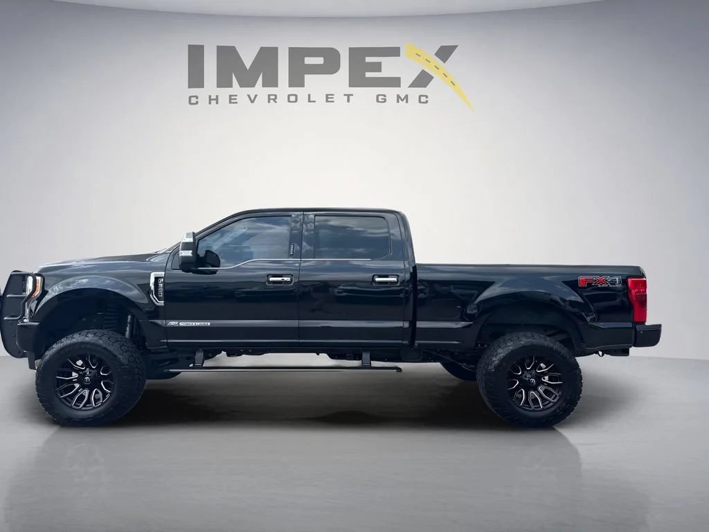 Used 2018  Ford XL image 2