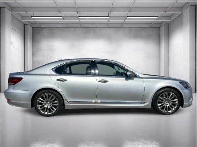 Used 2014 Silver Lexus 460 image 2