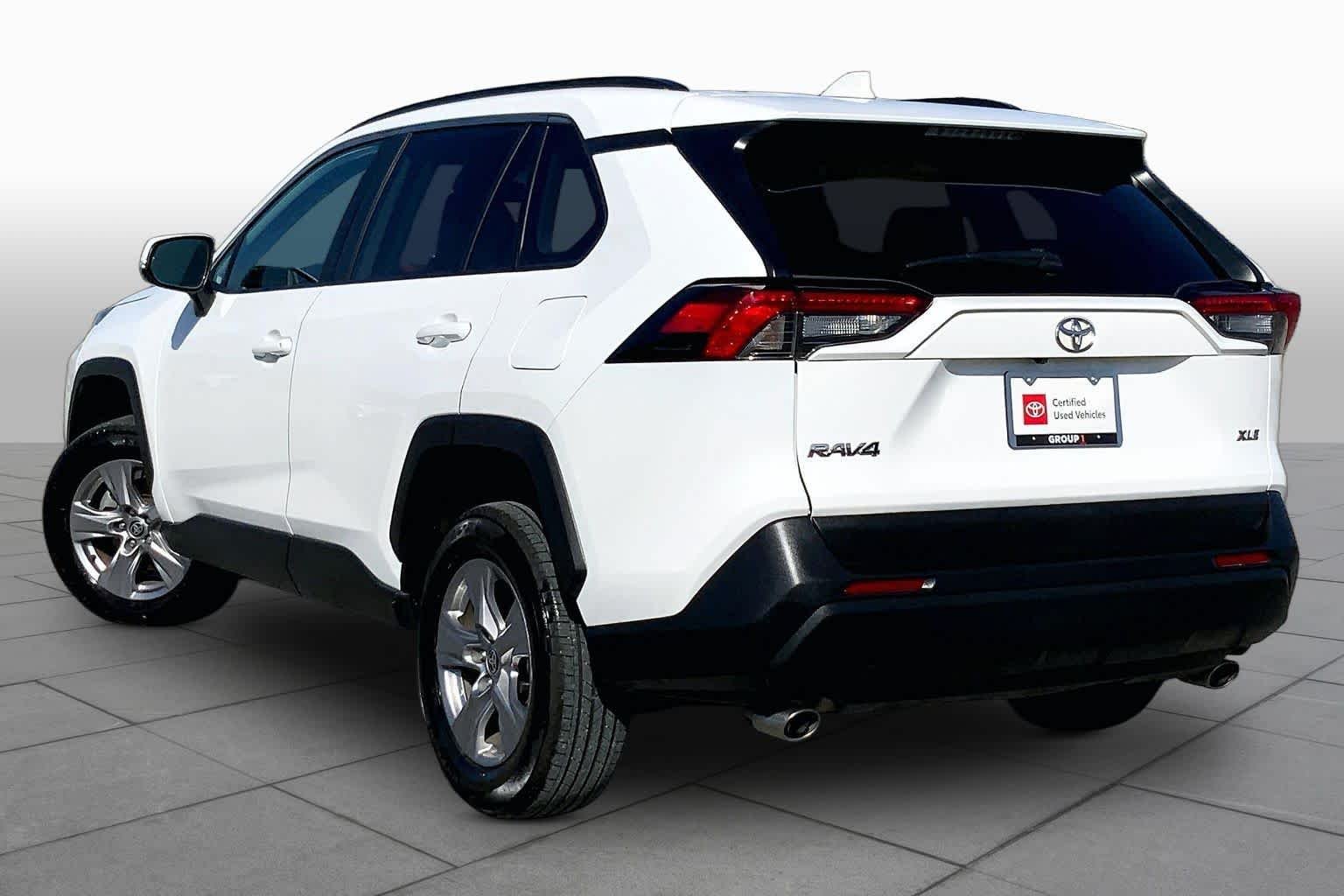 Used 2025 Ice Cap Toyota XLE image 12