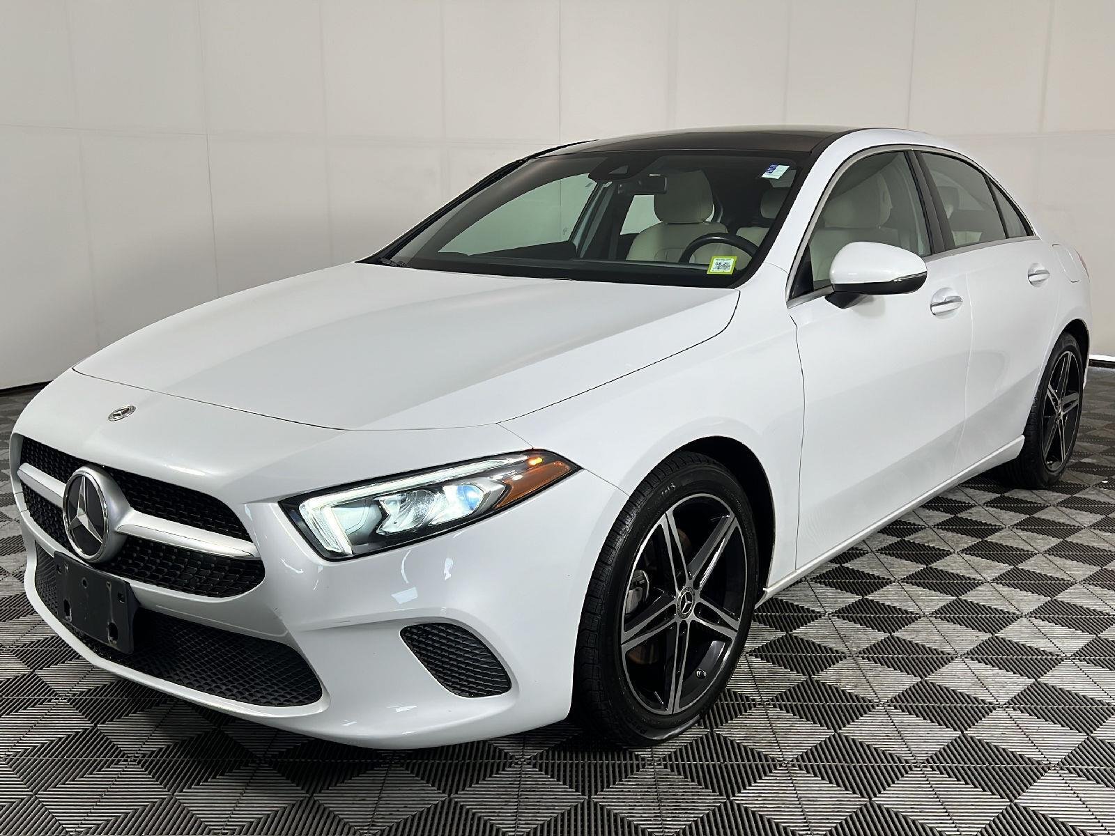Used 2022 Digital White Metallic Mercedes-Benz A 220 image 25