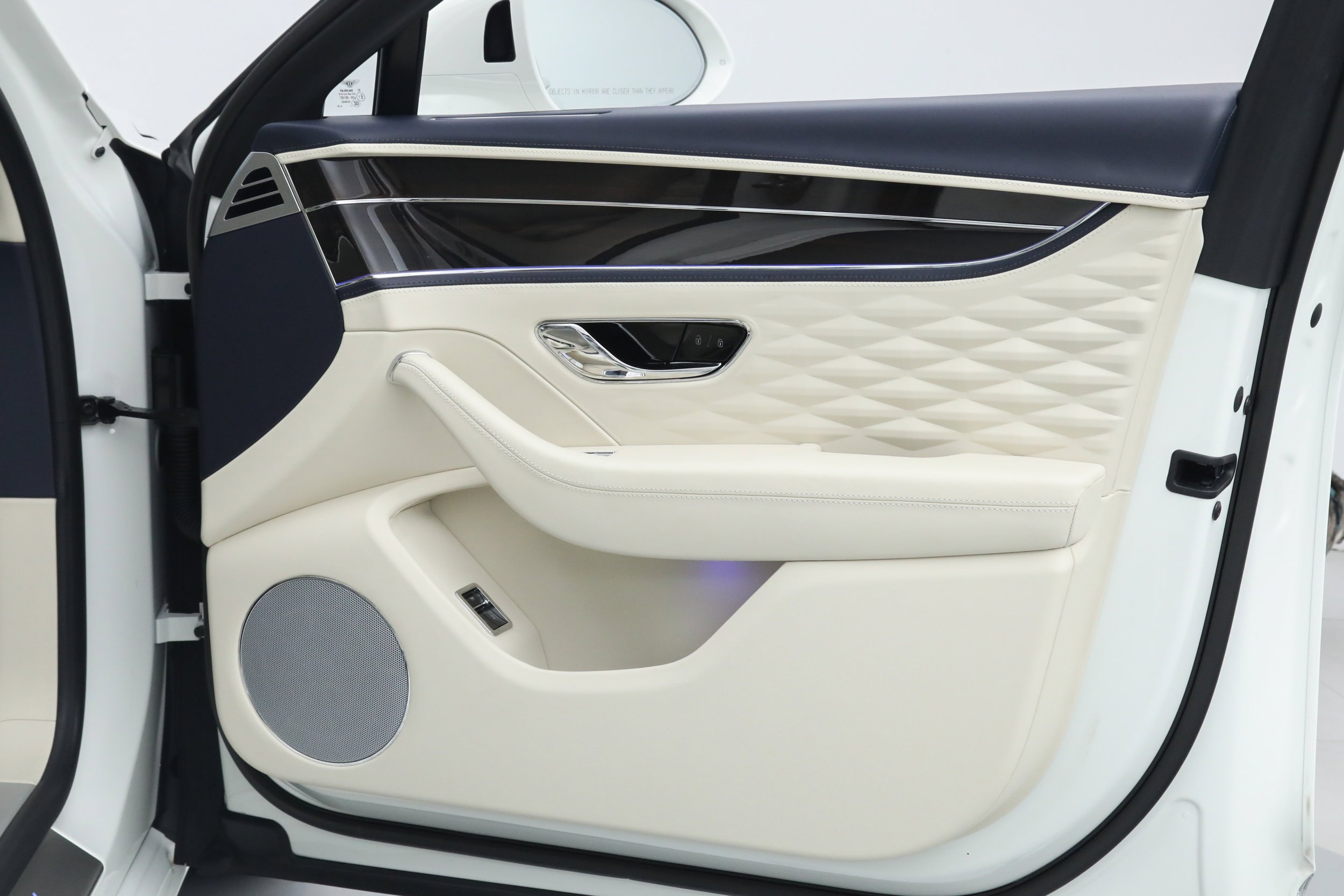 Used 2022 White Bentley  image 15