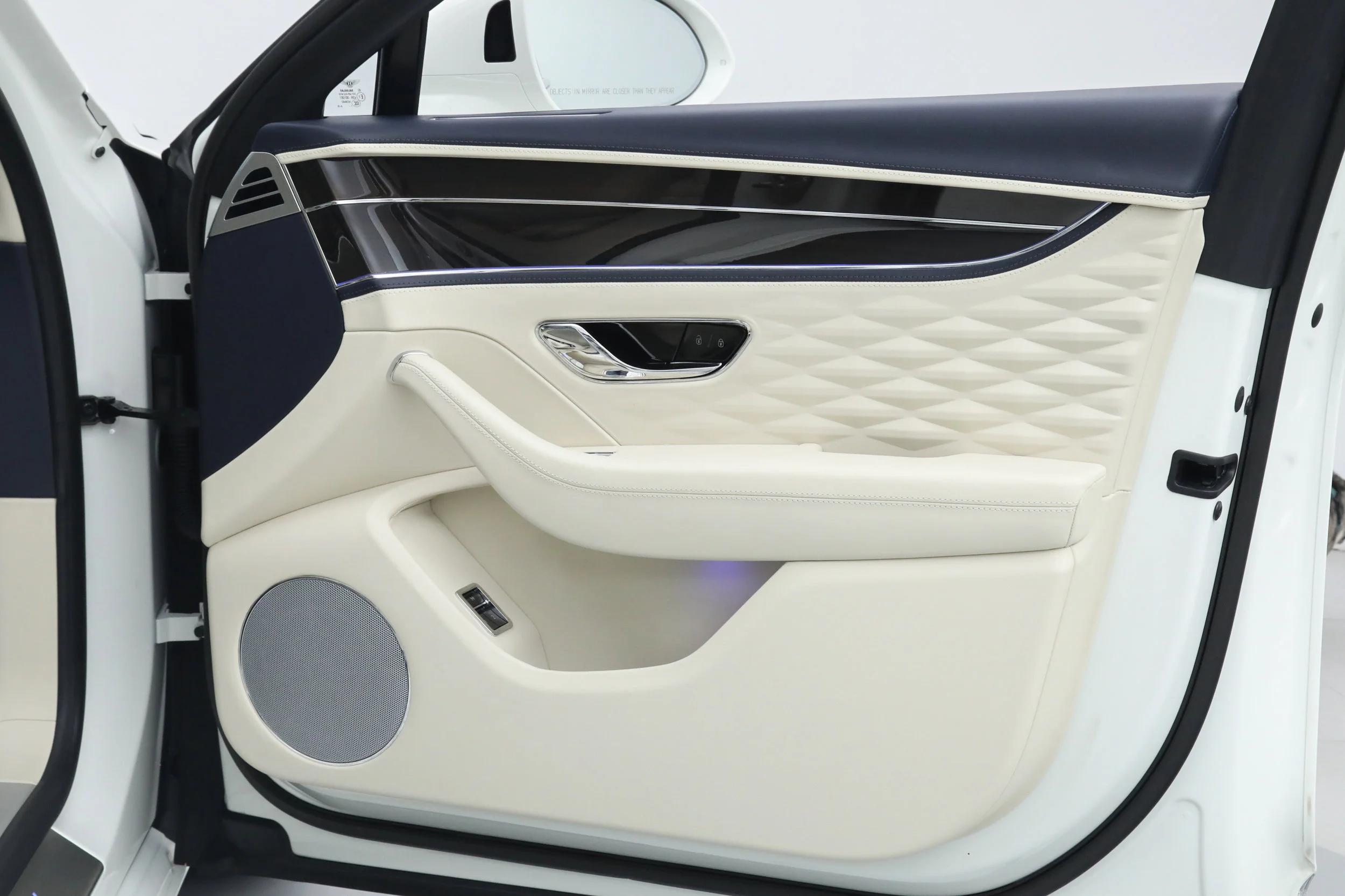 Used 2022 White Bentley  image 15