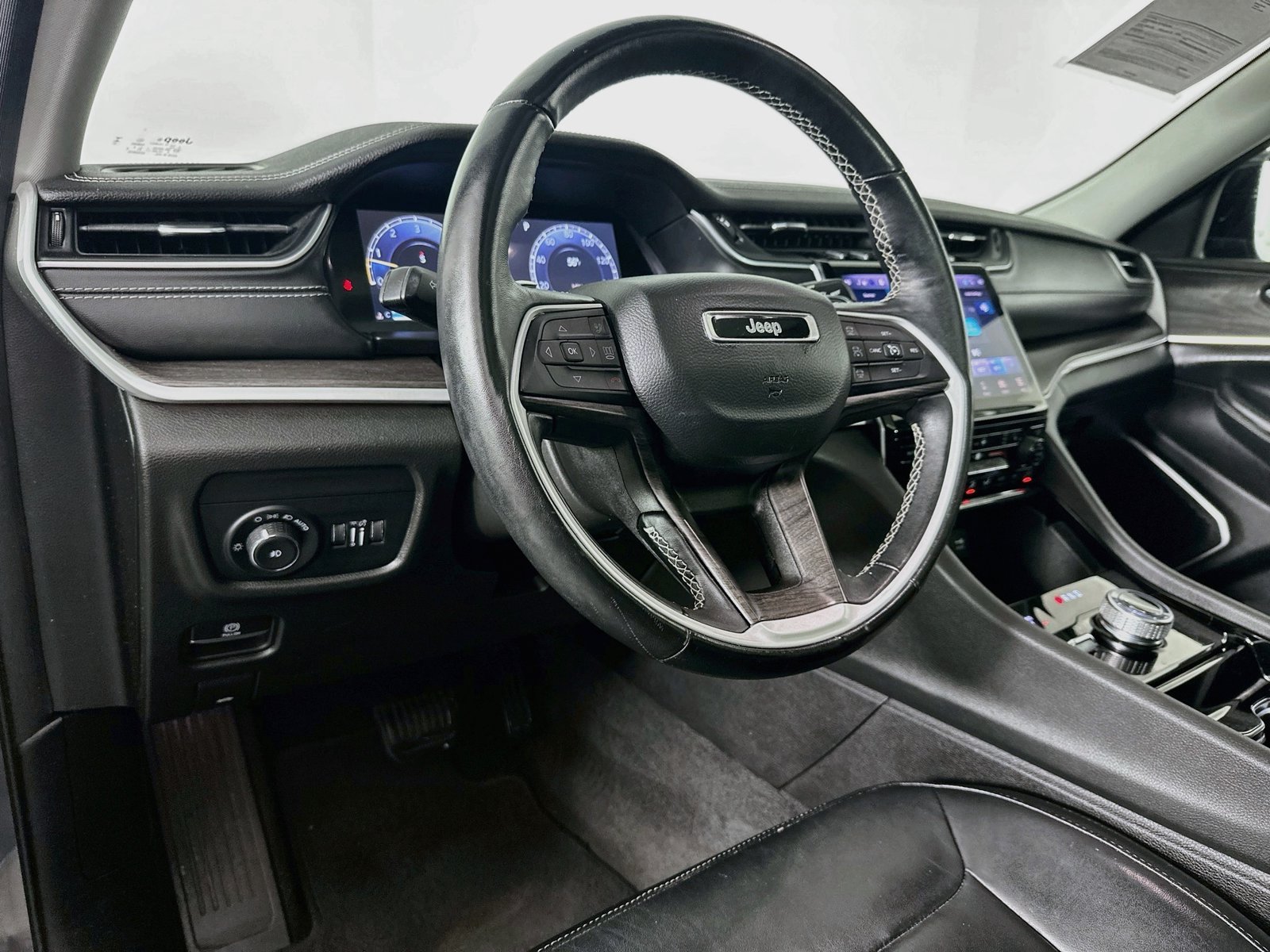 Used 2022 Baltic Gray Metallic Clearcoat Jeep Limited image 9