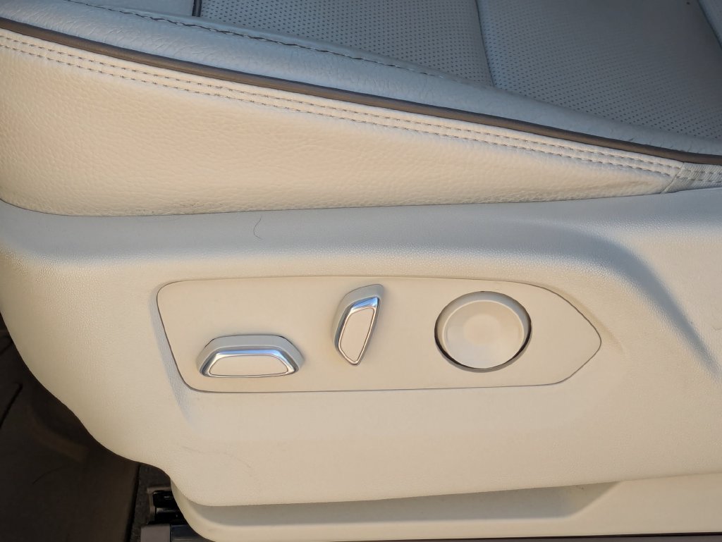 Used 2022 White GMC Denali image 12