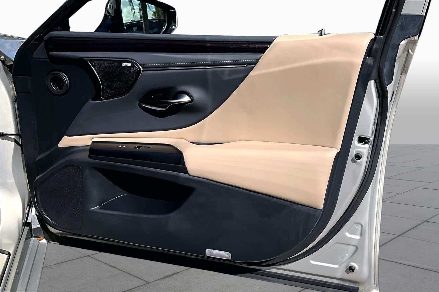 Used 2021 Moonbeam Beige Metallic Lexus Ultra Luxury image 27