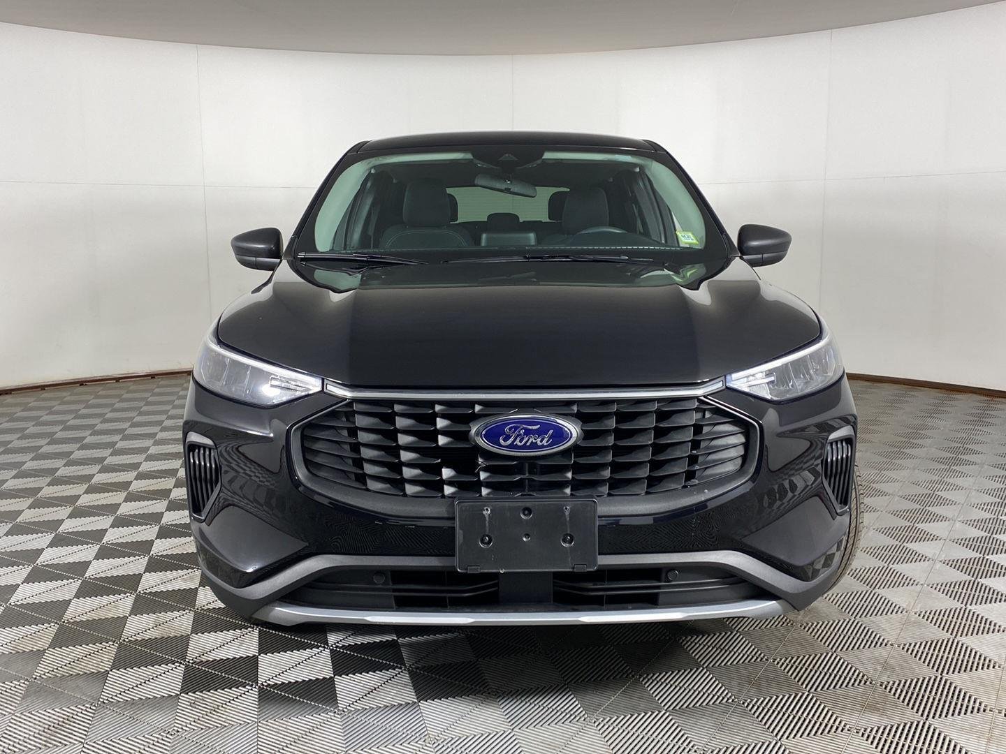 Used 2023 Black Metallic Ford Active image 5