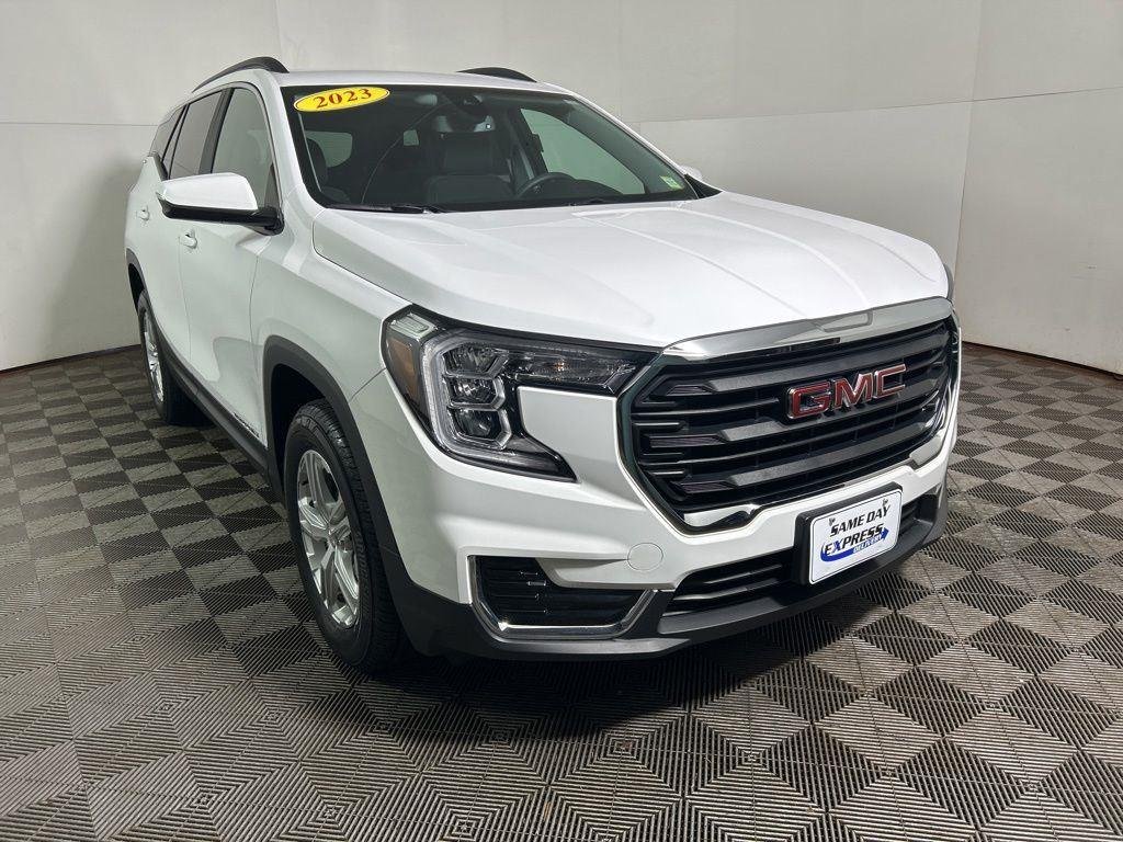 Used 2023 Summit White GMC SLE image 4