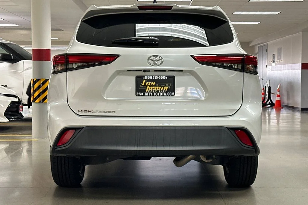 Used 2022 Beige Toyota L image 5